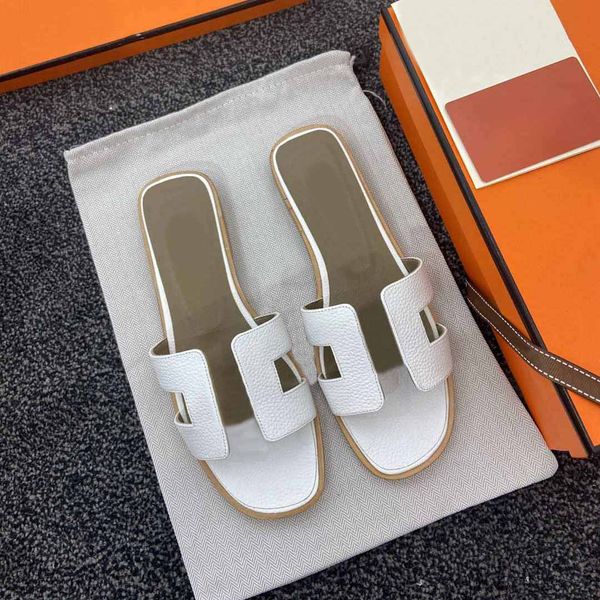 

summer designer women beach slippers classic flat lady cartoon big head leather sandal with box, Black