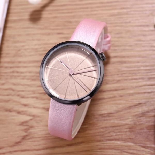 Orologio da polso da donna, quadrante colorato di lusso, superficie minimalista in cristallo, cintura molto sottile, regalo al quarzo, puntatore irregolare