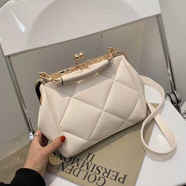 

fashion hand-held dinner bag 2021 sense of fashion