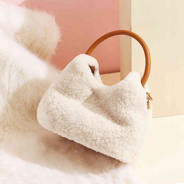 

leather women's bag autumn and winter 2020 new korean single shoulder messenger bag lamb wool hand fashion large capacity