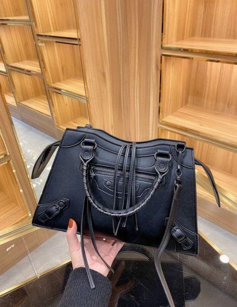 

fashion motorcycle bag 20aw temperament new handbag trend black single shoulder diagonal bag wf2012052