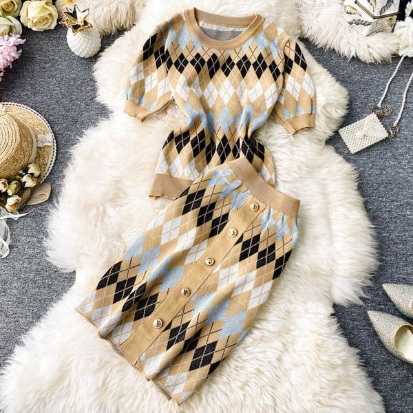 

spring jacquard knitted 2 piece set women short sleeve pullover sweater + waist elastic mini skirt lady runway wool suit1, White