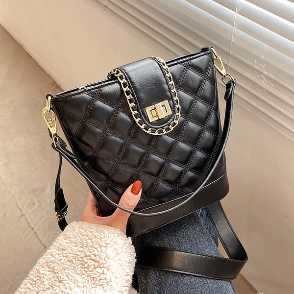 

niche design advanced style handbags 2021 fashion messenger shoulder bucket underarm dual-use bag width: 23.5cm c0225