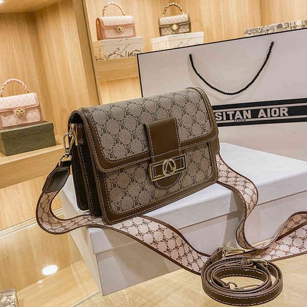 

80% store online sales bag women's version texture broadband single shoulder messenger square popular red small bag, Black;red