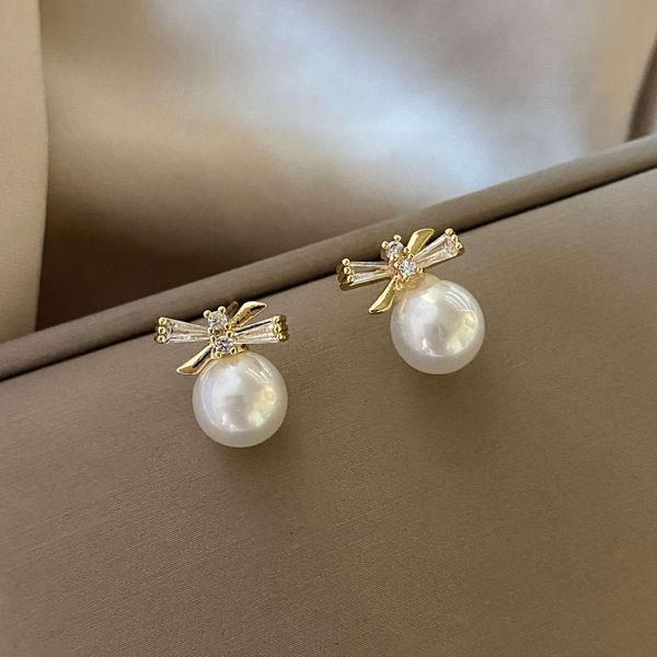 

temperament simple zircon bee earrings female high sense pearl