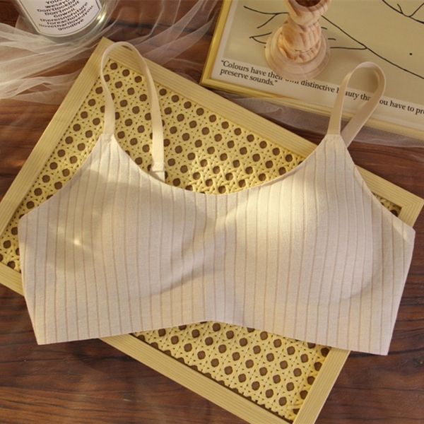 

fashion design autumn and winter new traceless gathered on hold pit cotton latex underwear small chest no steel ring sleeping bra, Red;black