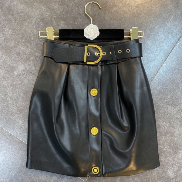 

2021 Autumn New Female Fashion Wide Belt Waistband Closure Gold Button Decoration in Casual Straight Line Pu Mini Skirt G6ic, Black