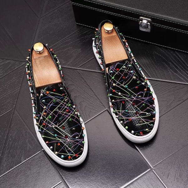 Nuovi uomini di marca scarpe 2021 nuova moda traspirante confortevole uomo mocassini di lusso Spikes appartamenti da uomo scarpe casual da uomo