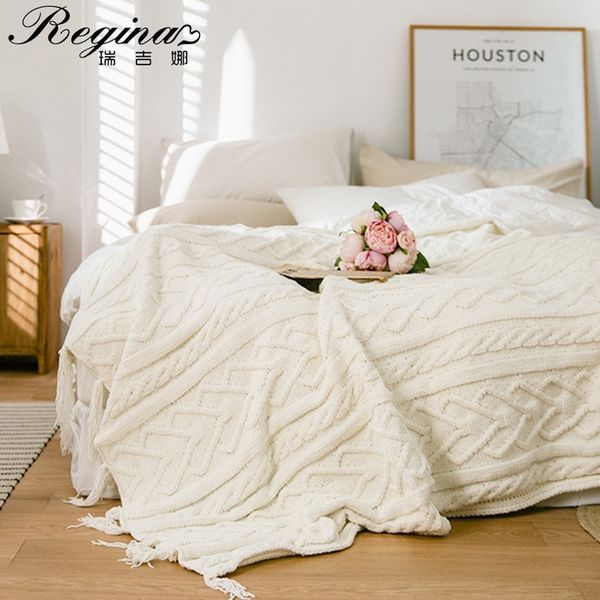 REGINA Coperte lavorate a maglia in ciniglia di marca Stile scandinavo Cuore Twist Tassel Design Copriletto morbido Coperta calda e spessa per letto 210316