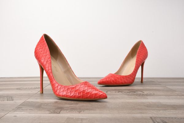 

luxury designer designs  cm 8 cm 6 cm thin heels with light patented-leather tip for bridal wedding in red, black and gray