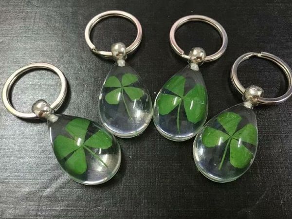 

16 pcs fashion four leaf clover vogue real shamrock drop keychain, Slivery;golden