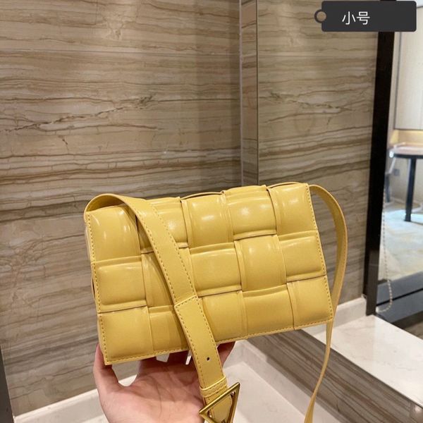 

2021 new style small square pillow woven fashion slung head leather bag crossbody bag ysj