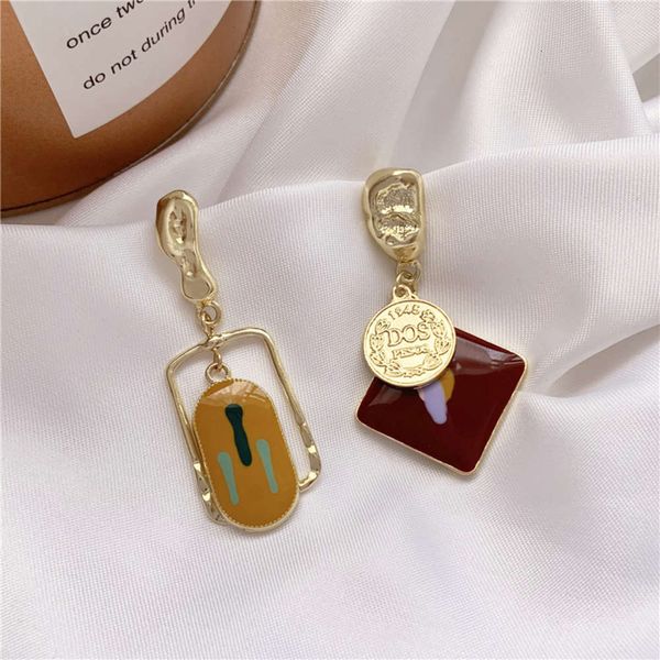 

temperament simple painting contrast color metal earrings asymmetric female