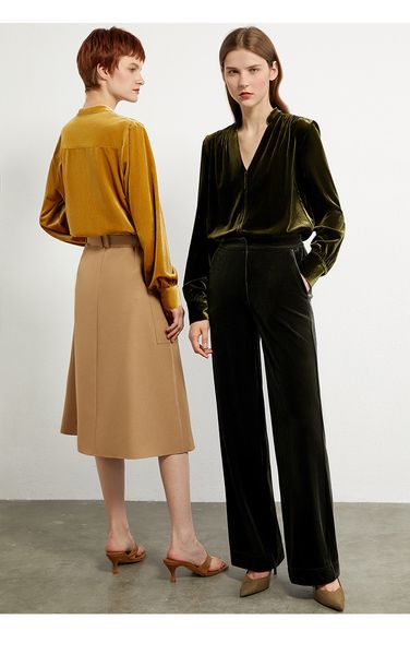 

minimalist hong retro kong style velvet women's fall / winter 2021 new loose v-neck shirt long sleeve pleated blo gaad, White