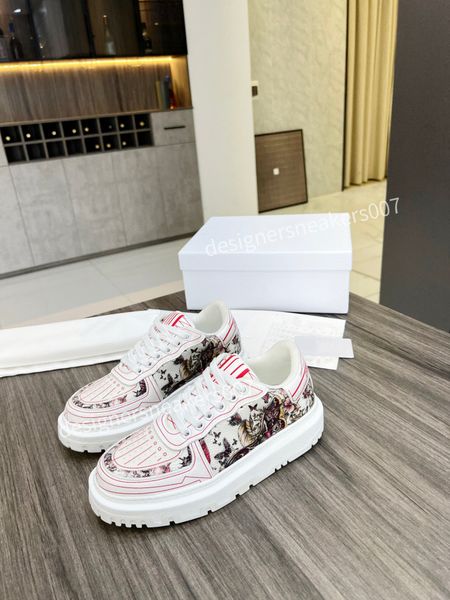 

2022 boots fashion casual shoeswhite calfskin and rubber womens hommes designer woman lace up adhesive convenient buckle tongue sneaker, Black