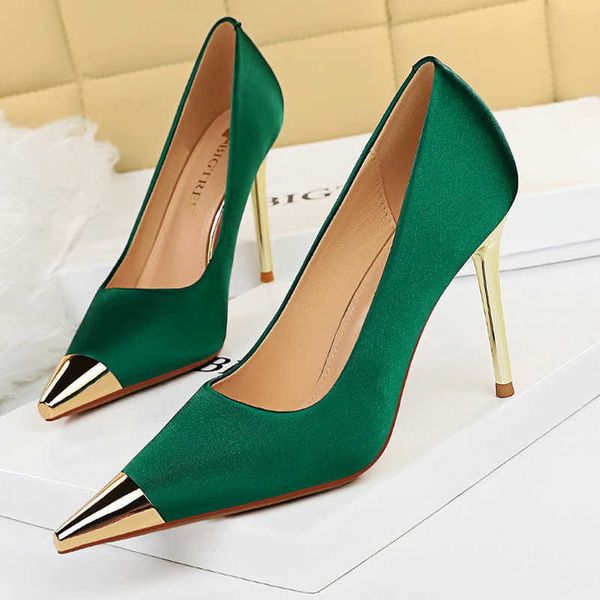 

classic luxury designer shoes luxurious woman pumps 2022 new metal tip high heels women silk stiletto party plus size 43 paris wholesale, Black