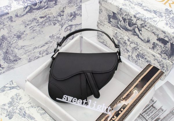 

2021 luxury design 19 cm saddle bag woman handbag messenger shoulder, Black