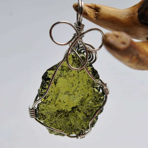 A ++ Natural moldavita verde aerolitos cristal caída piedra colgante energía apotropaica 7g-8g/lote + collar de cuerda