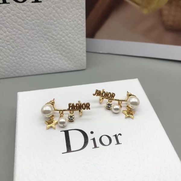 

special offer 2021 luxury designer jewelry family's short earrings full of diamond letters copper star bee hollow love tassel ear lock, Silver