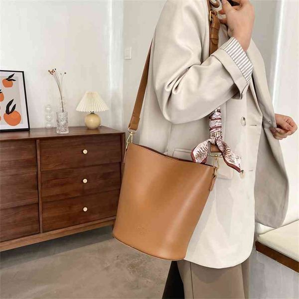 

large capacity bucket new 2021 fashion texture women's shoulder net red mother bag