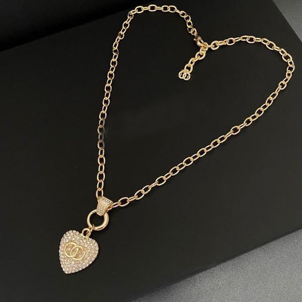 

smll frgrnt kwi colloction light nd luxurious home, c home is simple dimond necklce ll mtch with the fmous brand., Silver