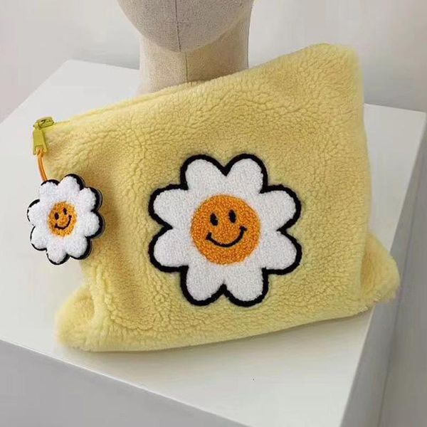 

cosmetic bags & cases doranmi flower embroidered fur for women 2021 lovely square clutch female makeup bg469