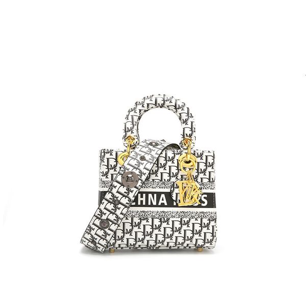 

handbag hong kong d family women's bag 2021 fashion high sense diana foreign style portable messenger, Black;red