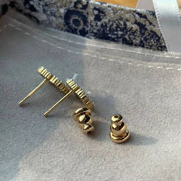 

aaa designer jewelry letter earrings 2021 inlaid with pearl star, Golden
