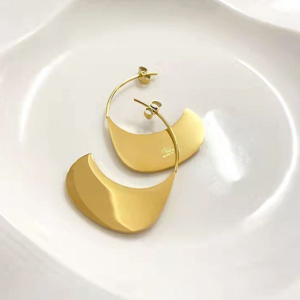 Mulheres moda design letra brinco ouro prata titânio aço espelho estilo brincos com selo de alta qualidade