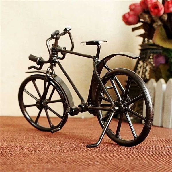 Nostalgic Antique Bike Figurine Metal Artesanato Decoração Acessórios Bicicleta Ornamento Miniatura Modelo Crianças Aniversário Presentes 211105