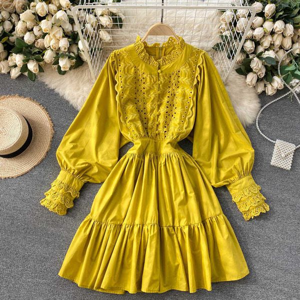 Vintage gelb / weiß Aushöhlen Spitzenkleid Frauen Casual Party Hohe Taille Laterne Langarm Rüsche Vestidos 2021 Frühling Herbst Y0603