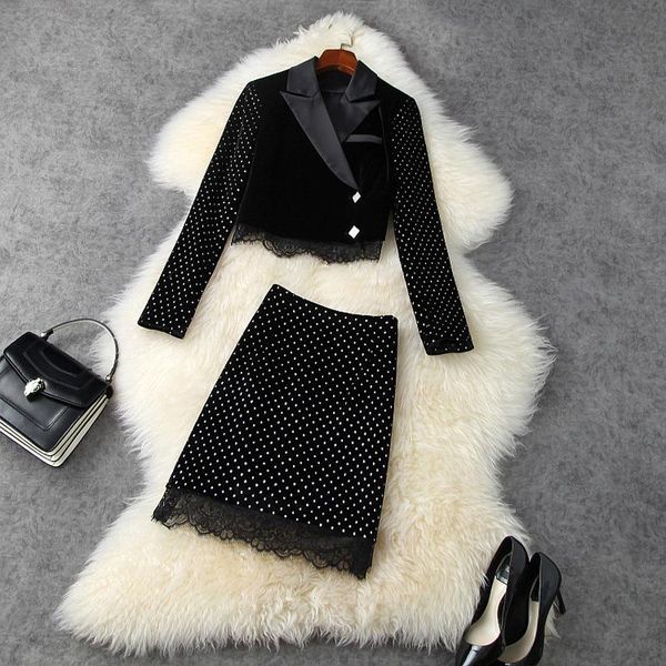 

two piece dress 2021 winter suit collar stitching bud silk short coat + pleuche packet buttock bust skirt 11647, White