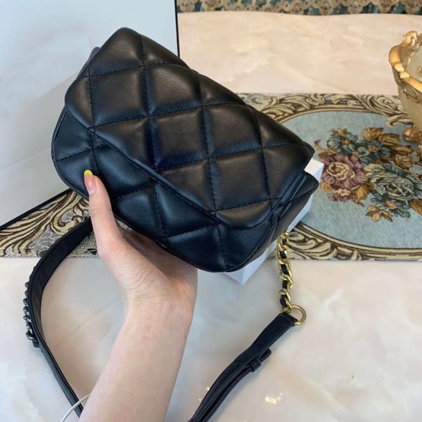 

luxury small sweet wind 2020 new tide qiu dong joker one inclined shoulder female baoling chain bag