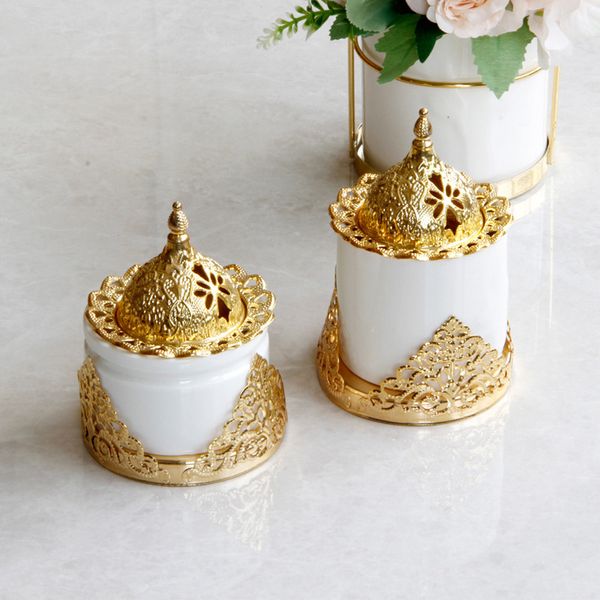 Lampade profumate all'ingrosso Colore oro in ceramica di lusso arabo con decorazione da tavolo con bruciatore di incenso in metallo