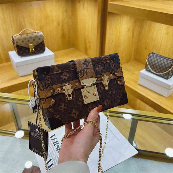 

2022 factory wholesale new bag new small square bag versatile one shoulder messenger box printed chain women's 4pro