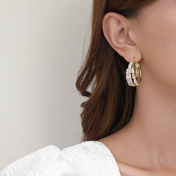 

hoop & huggie 2021 trendy zircon earrings fashion high-grade s925 silver needle high-end simple and atmospheric women's jewelry, Golden;silver