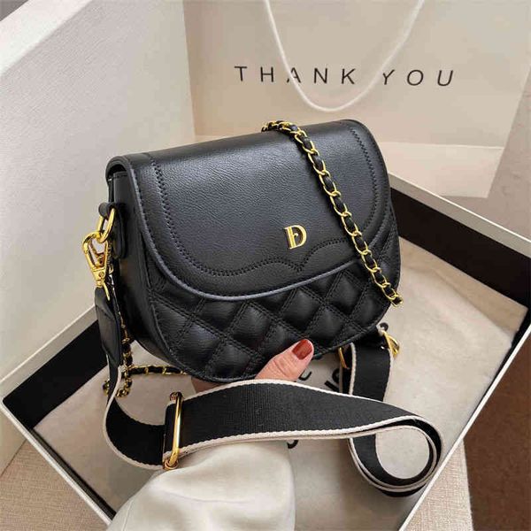 

2022 factory wholesale tuotuo light luxury texture women's fashion lingge chain one shoulder armpit bag fashion messenger bag