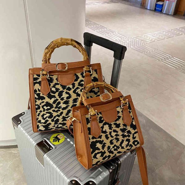 

2022 factory wholesale women's bag fashion foreign handbag net red texture women's bamboo one shoulder messenger bag