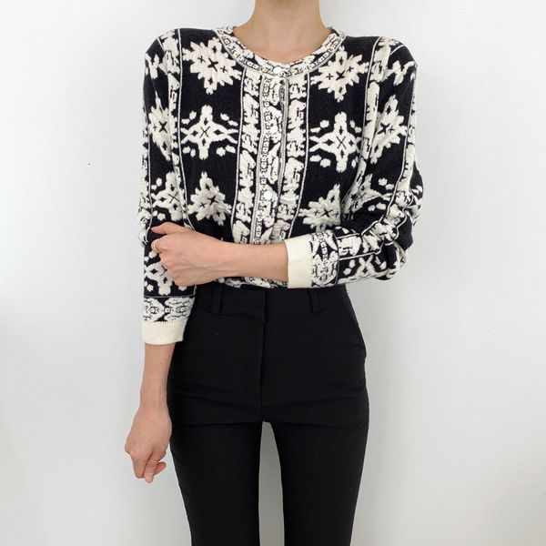 

2021 new autumn embroidered cardigan women button up knitted sweater long sleeve korean fashion clothing ixcx, White;black