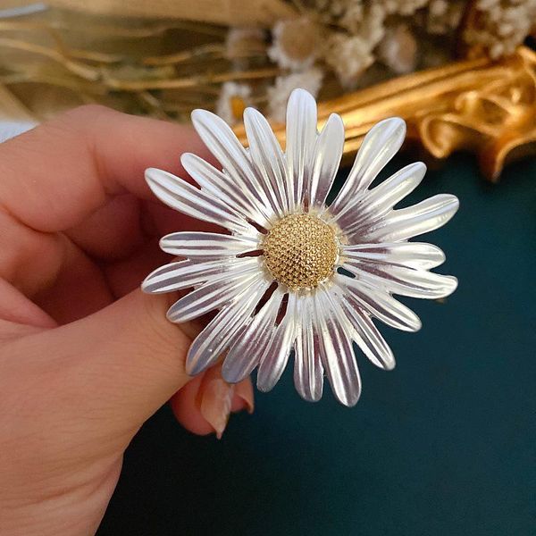 

pins, brooches 2021 vintage chrysanthemum flower silver color metal plant daisy brooch coat accessories for women man jewelry gifts, Gray
