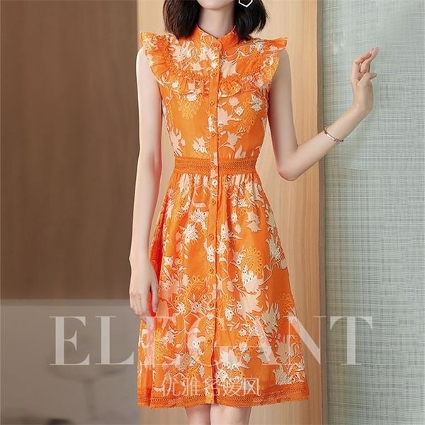 

is a popular year for waist-hugging printed dresses 210309, Black;gray