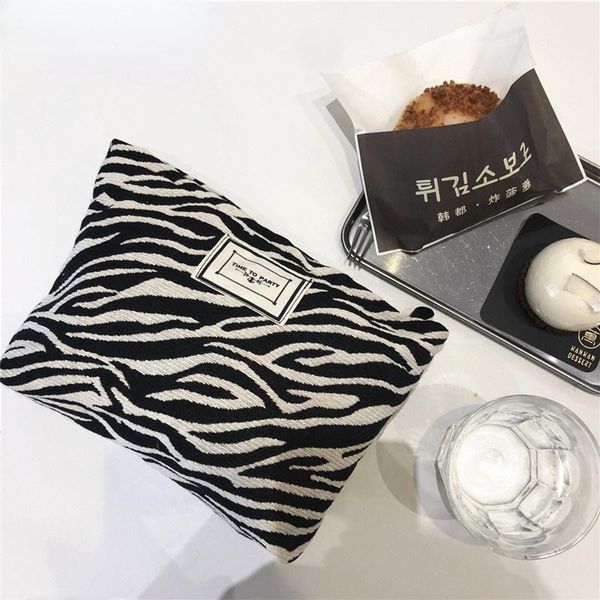 

cosmetic bags & cases 2021 fashion 1 pc leopard large makeup bag zebra pattern travel beauty case storage organizer clutch