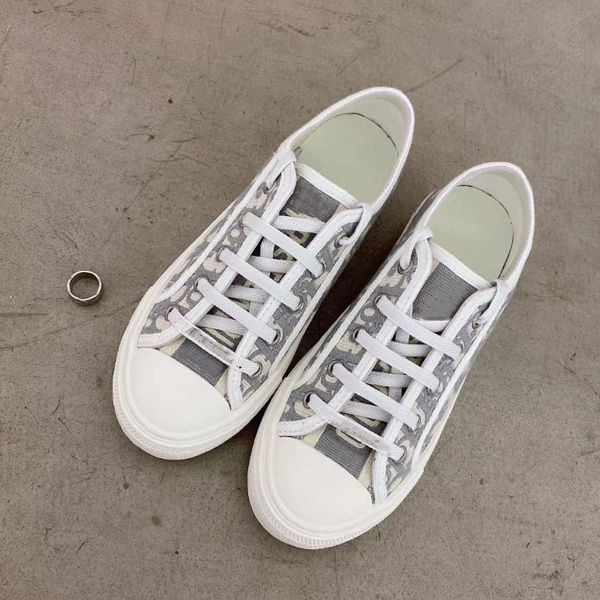 

fashion girl high-grade embroidered leisure sports shoes, elopement shoes, running shoes