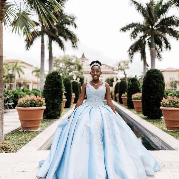 

plus size quinceanera dresses v neck beaded applique lace up back prom formal gowns ruched satin long sweep sweet 16 vestidos, Blue;red