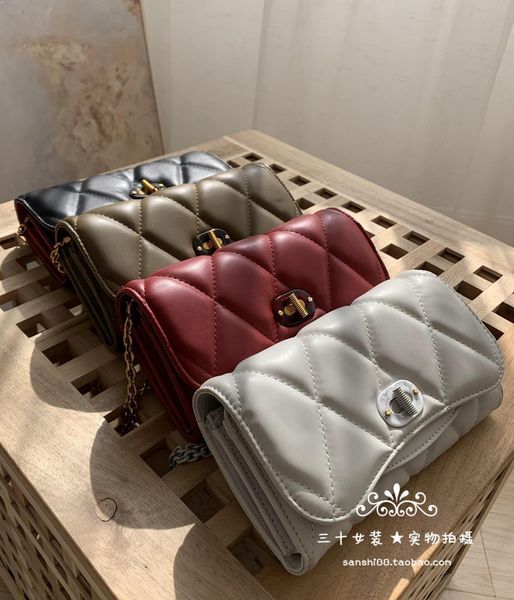 

lingge chain ck small fragrant bread shoulder slanting women's bag d369 yuan