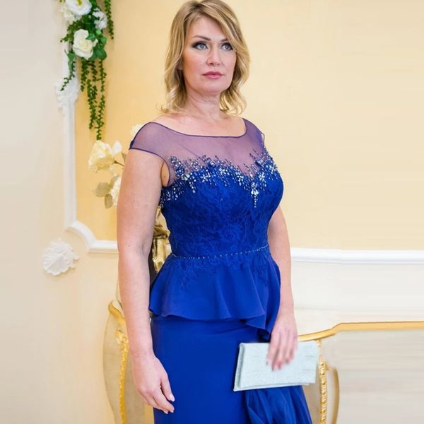 Últimas Elegantes 2021 Royal Blue Curto Mãe da Noiva Vestidos Lace Joelho Comprimento Cap Sleeves Wedding Party Vestidos Beading