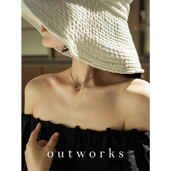 

chains outworks 2021 temperament creative retro titanium steel plated 18k embossed love heart necklace fashion woman gift party, Silver
