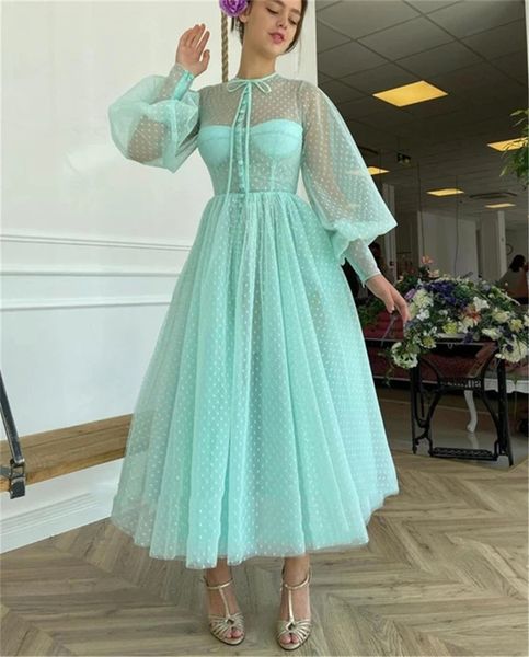 Turquesa verde pontilhada tule chá comprimento vestidos de baile com botões O-pescoço de manga comprida de manga comprida vestido de festa de casa uma linha de cocktail