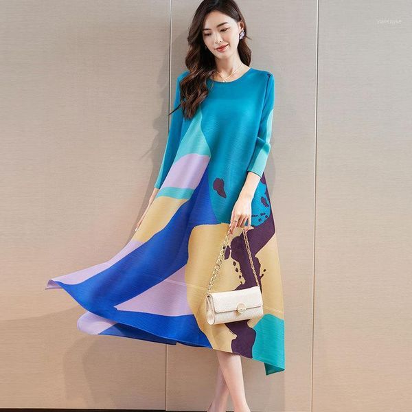 

casual dresses 2021 autumn design sense long dress miyake pleated female european printed loose thin folda big swing plus size ruched, Black;gray