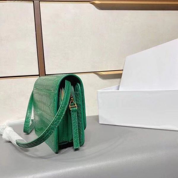 

2021 big fashion ladies one-shoulder messenger bag retro all-match flip cover pu leather letters female party handbag wide belt bag
